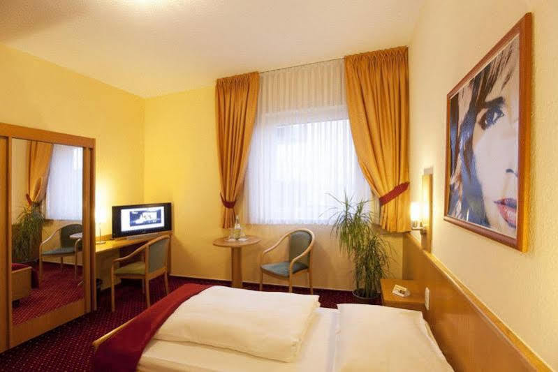Arthotel Ambassador Wiesbaden - Free Parking מראה חיצוני תמונה